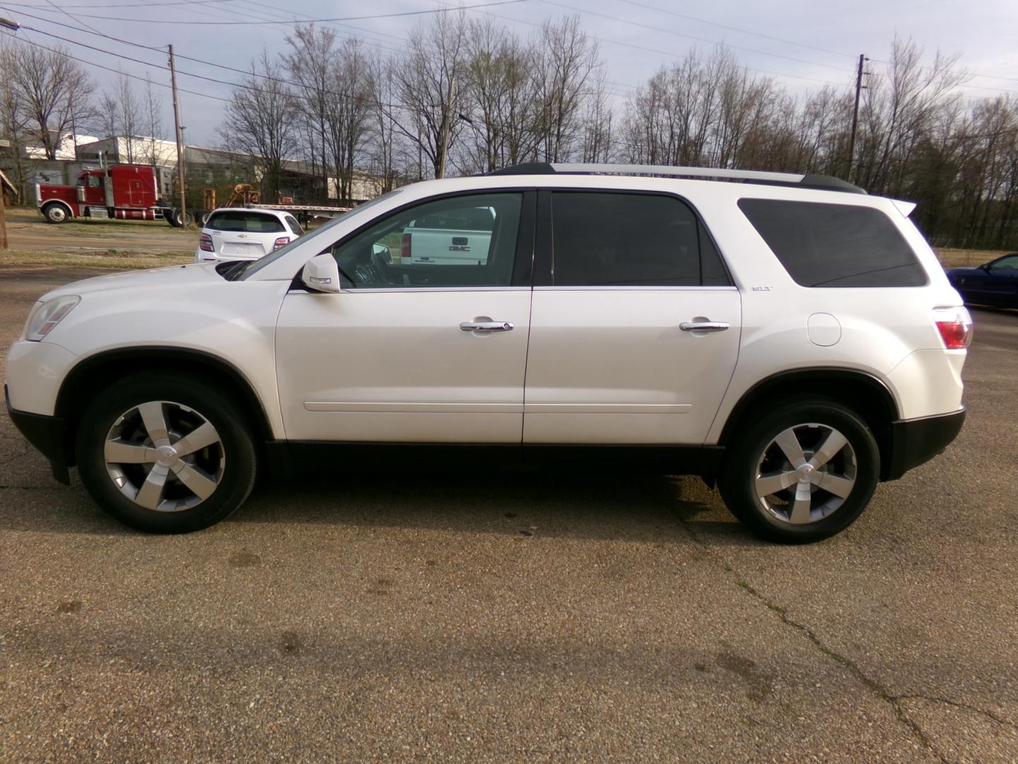 2012 White Diamond Pearl /Tan GMC Acadia SLT (1GKKRRED6CJ) with an 3.6L engine, automatic transmission, located at 401 First NE, Bearden, AR, 71720, (870) 687-3414, 33.726528, -92.611519 - Photo#1